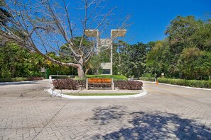 Property grounds - Cozy 1BR Condo in TAO Akumal w/ Terrace (Akumal)