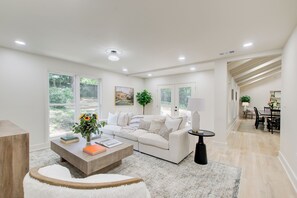 Smart TV - World Cup Luxury Stay – Renovated 4BR/4BA Near Atlanta - Sleeps 8+ (Atlanta)