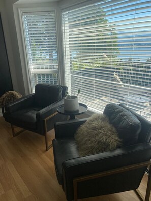 Interior -  Private lake view 4-BR home in tranquil W Kelowna on Wine Trail- fenced,AC (West Kelowna)