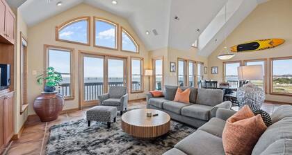 7011 - Banzai Landing - Soundfront Escape | Pool & Hot Tub