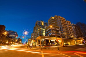 Exterior - Victoria's Falls - 2 bed / 2 bath by Victoria Prime! (Victoria)
