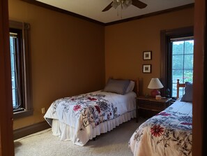 Room - Lovely 5-bedroom house with AC in charming Woodville (Woodville)