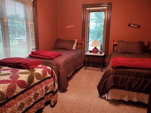 Room - Lovely 5-bedroom house with AC in charming Woodville (Woodville)