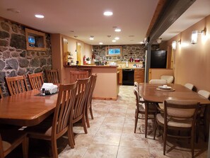 Dining - Lovely 5-bedroom house with AC in charming Woodville (Woodville)