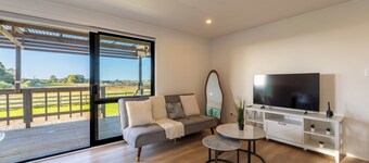 Charming 3-Bedroom Farm Stay Cabin in Kingseat