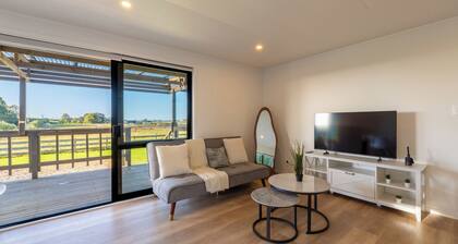 Charming 3-Bedroom Farm Stay Cabin in Kingseat