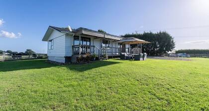 Charming 3-Bedroom Farm Stay Cabin in Kingseat