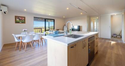 Charming 3-Bedroom Farm Stay Cabin in Kingseat