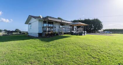 Charming 3-Bedroom Farm Stay Cabin in Kingseat
