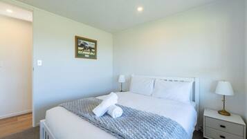 3 bedrooms, WiFi, bed sheets