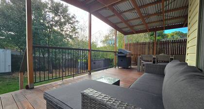 Rosebud Retreat | Modern coastal house 8min walk to the beach.