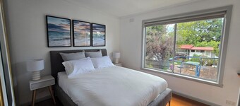 Rosebud Retreat | Modern coastal house 8min walk to the beach.