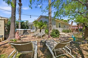 Terrace/patio - Hot Tub, Pet Friendly & Near Beach - Coastal Cottage (Port Aransas)