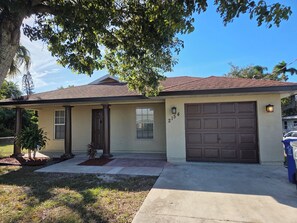 Exterior - Brown house (Fort Myers)