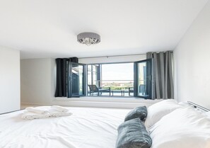 Een strijkplank/strijkijzer, gratis wifi, beddengoed