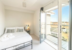 Iron/ironing board, free WiFi, bed sheets