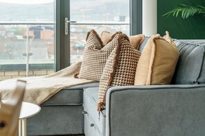 TV - Stunning Central Penthouse - Views | Parking | Gym - Pass the Keys (Belfast)