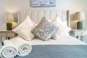 Iron/ironing board, free WiFi, bed sheets - Stunning Central Penthouse - Views | Parking | Gym - Pass the Keys (Belfast)