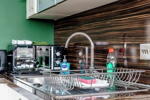 Fridge, microwave, oven, dishwasher - Stunning Central Penthouse - Views | Parking | Gym - Pass the Keys (Belfast)