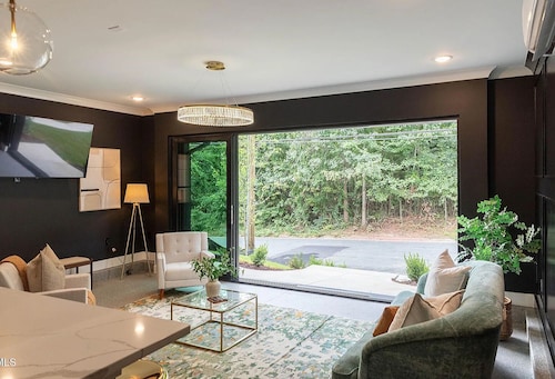 New luxury home for 12! Speakeasy, movie theatre, 5 min to Duke & downtown!