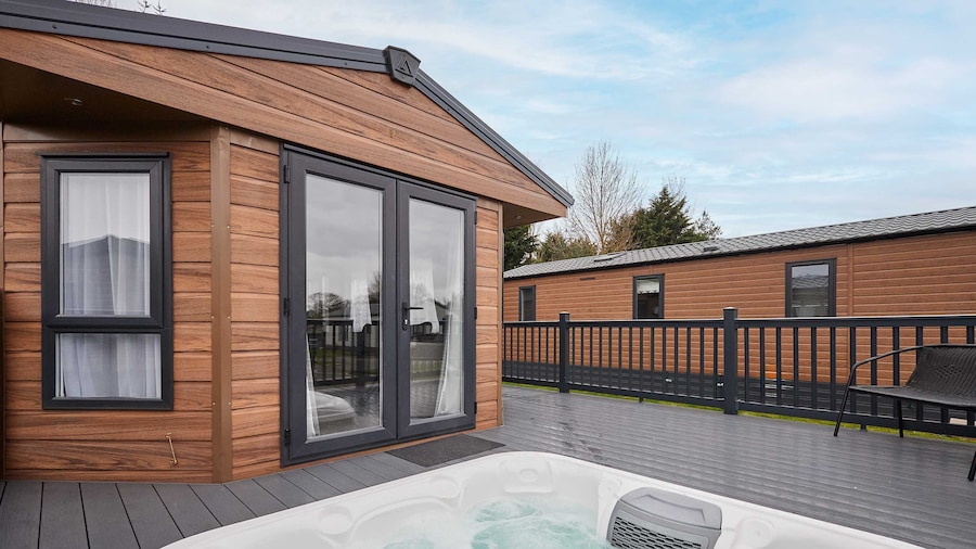 Host Stay Peel Lodge