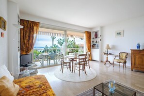 TV, books - Appartement Costebelle - 3 étoiles - Welkeys (Cannes)