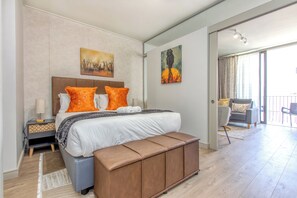 1 bedroom, in-room safe, iron/ironing board, WiFi - A Little Piece of Africa, Luxury Rosebank (Johannesburg)