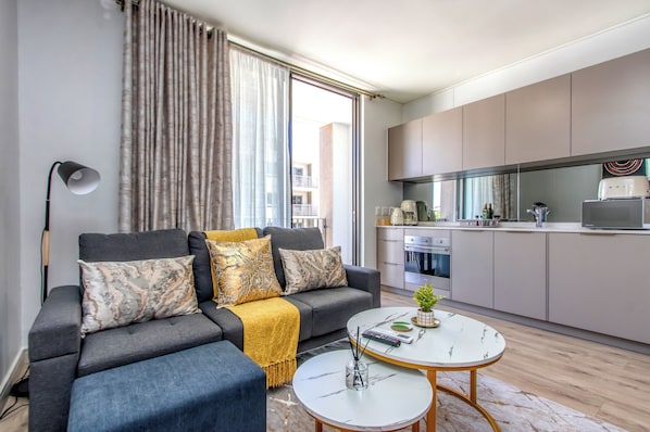 Smart TV - A Little Piece of Africa, Luxury Rosebank (Johannesburg)