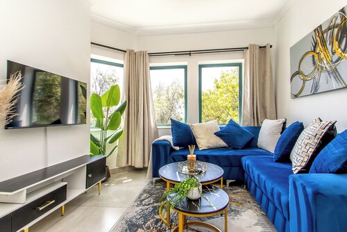 Stylish Circa Escape | Pool Views, Gym and Cinema