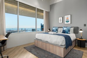 In-room safe, iron/ironing board, Internet, bed sheets - Stylish Retreat with Lion’s Head Views (Cape Town)