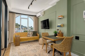 Dining - The Valour | Designer Apartment with Balcony (Cape Town)