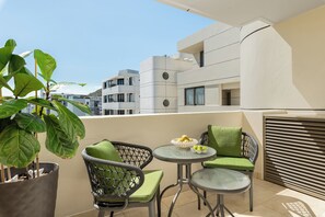 Outdoor dining - Dolce Vita Gem | Serene Urban Oasis (Cape Town)