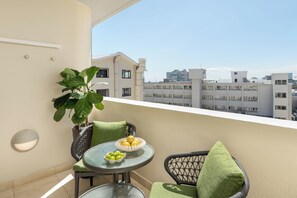 Outdoor dining - Dolce Vita Gem | Serene Urban Oasis (Cape Town)