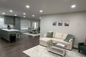 Smart TV, video games, books - Beautifully Remodeled Luxury Cabin featuring a Large Game Room and Fire pit! (Sevierville)