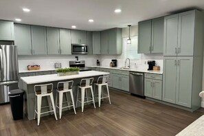 Fridge, microwave, oven, stovetop - Beautifully Remodeled Luxury Cabin featuring a Large Game Room and Fire pit! (Sevierville)