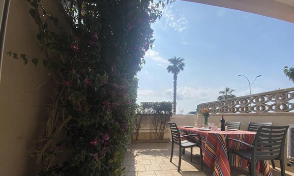 Outdoor dining - Le gîte du port - CANET-EN-ROUSSILLON (CANET-EN-ROUSSILLON)