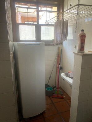 タオル、トイレットペーパー