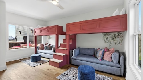 Katie Hill Collection by Avantstay Rooftop Lounge + Karoke and Games + Hot Tub + Near Downtown