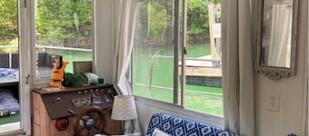 Peaceful , nature-focused mountain escape, Relax at 'Gunnyâs Anchor Murphy, NC.