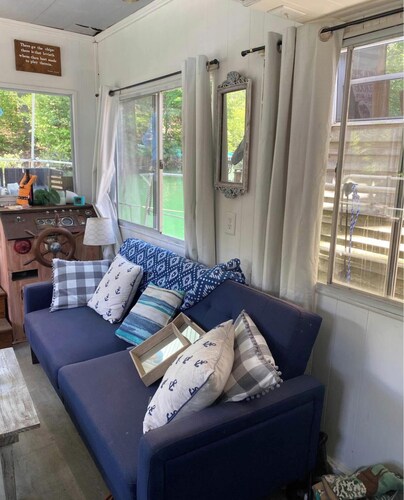  Peaceful , nature-focused mountain escape, Relax at 'Gunny’s Anchor Murphy, NC.