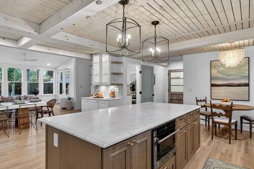 House (5 Bedrooms) | Interior