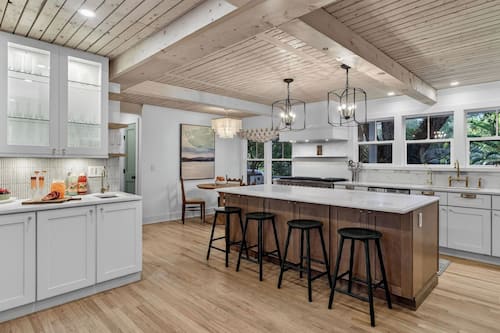 House (5 Bedrooms) | Interior