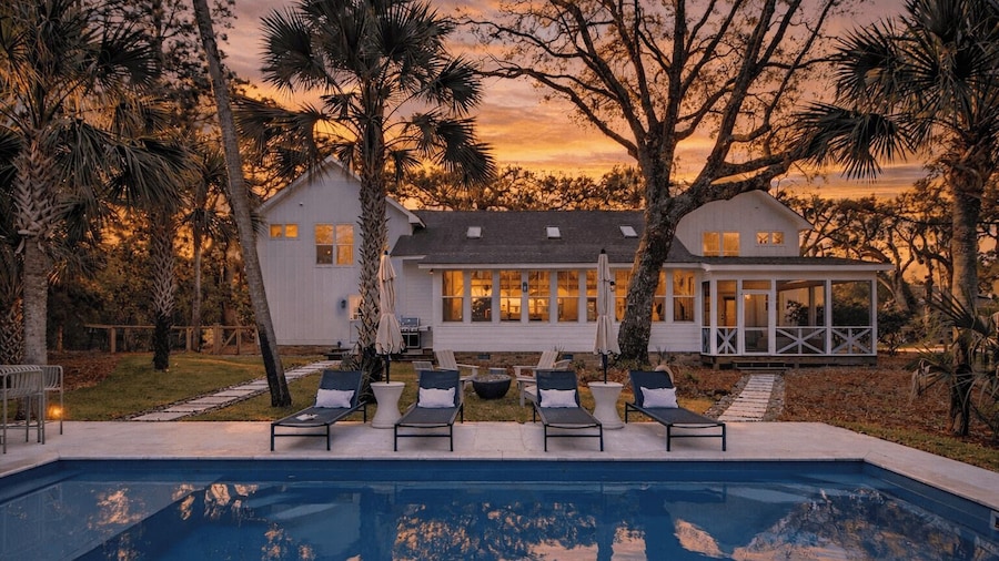Sparrow Haus by Avantstay Luxe Isle of Palms Retreat Pool + Firepit + Outdoor Lounge