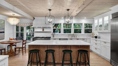 Sparrow Haus by Avantstay Luxe Isle of Palms Retreat Pool + Firepit + Outdoor Lounge