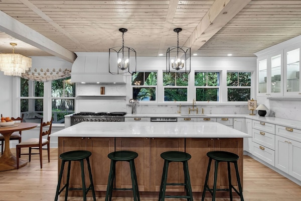 House (5 Bedrooms) | Interior