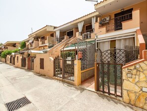 Exterior - Wonderful  villa for 2 people with WIFI, TV and patio (Villasimius)