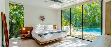 Tabla de planchar con plancha, wifi gratis y ropa de cama