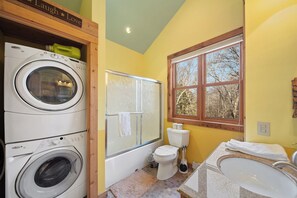 Towels - Charming Beech Mtn Retreat Near Slopes | Cozy Fireplace Escape (Banner Elk)