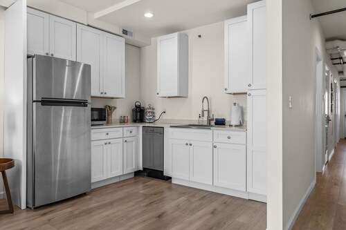 Driftwood Den | Boho 2BR | Dog-Friendly