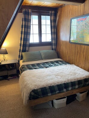 WiFi, bed sheets - Charming A-Frame backing up to Green Mountain National Forest with sauna (Dover)